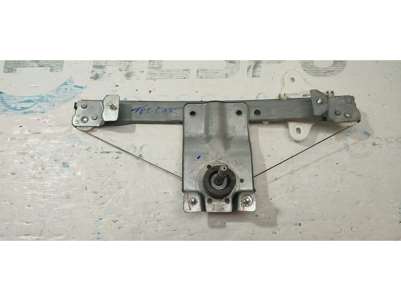 ELEVALUNAS TRASERO DERECHO 827003722R  - imagen 1