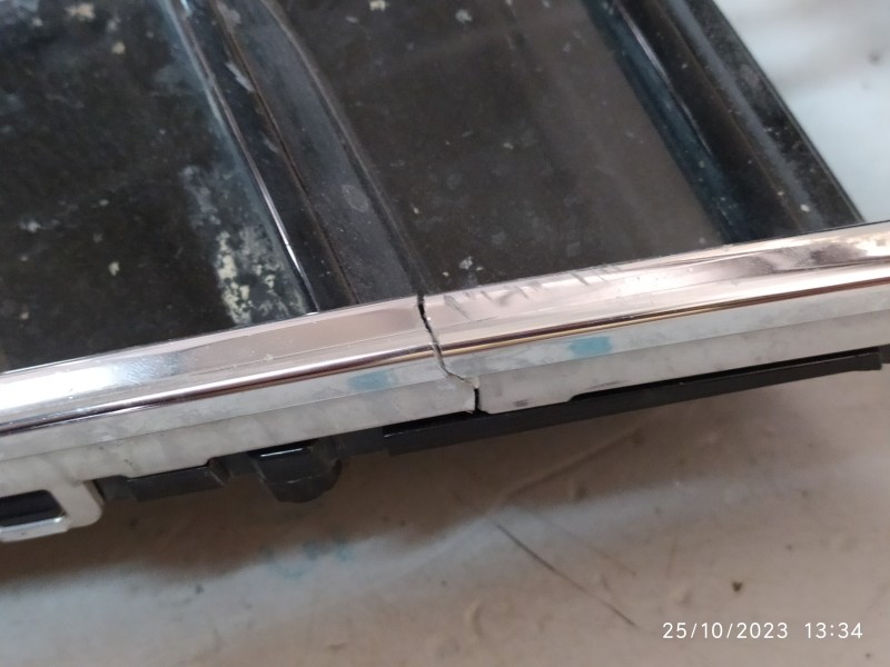 CALANDRA DELANTERA DE RADIADOR 4G0853651  - imagen 3