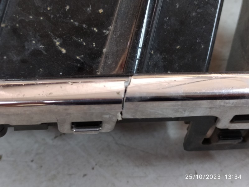 CALANDRA DELANTERA DE RADIADOR 4G0853651  - imagen 5