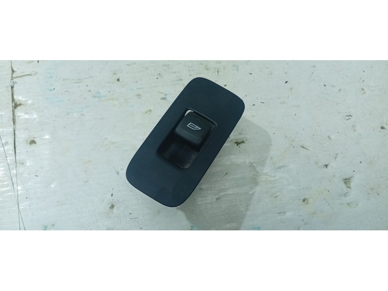 MANDO ELEVALUNAS DELANTERO DERECHO 31394840  - imagen 1