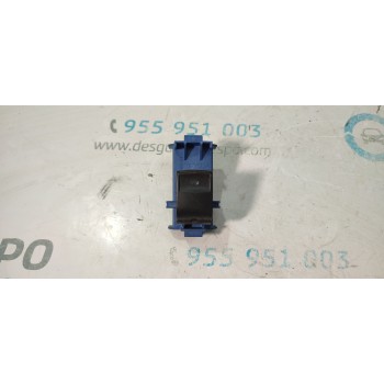 MANDO ELEVALUNAS TRASERO DERECHO 848100F030 