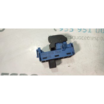 MANDO ELEVALUNAS TRASERO DERECHO 848100F030  - miniatura 2