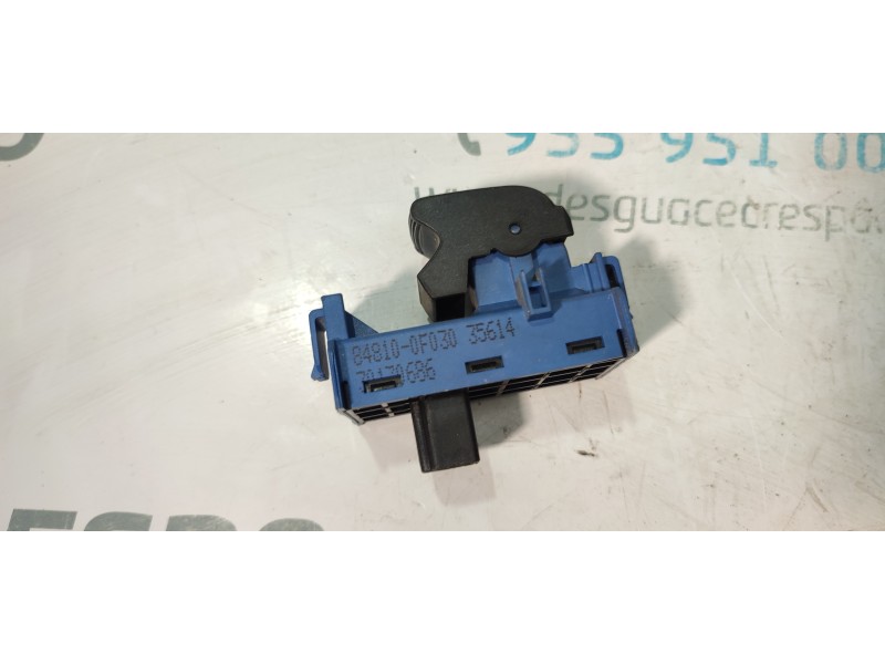 MANDO ELEVALUNAS TRASERO DERECHO 848100F030  - imagen 2