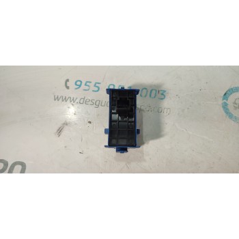 MANDO ELEVALUNAS TRASERO DERECHO 848100F030  - miniatura 3