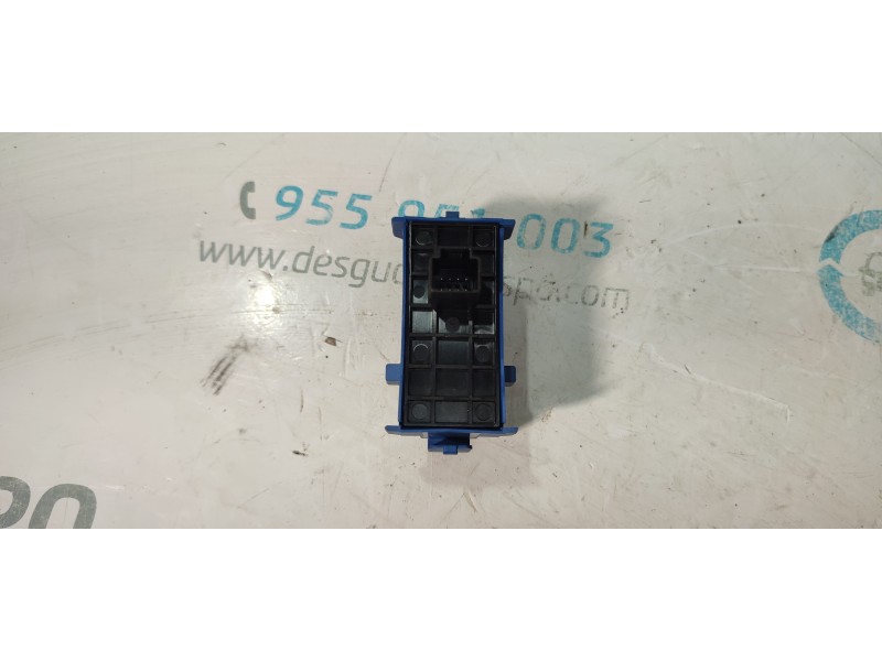 MANDO ELEVALUNAS TRASERO DERECHO 848100F030  - imagen 3