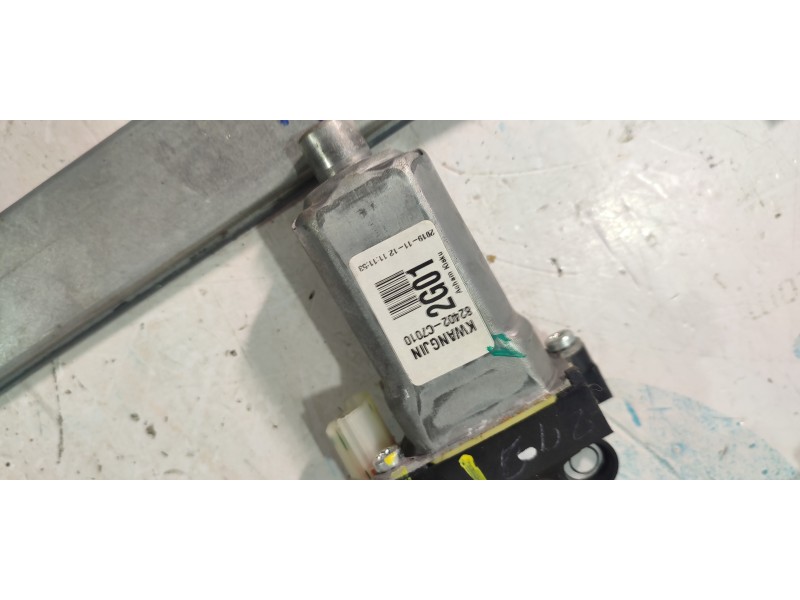 ELEVALUNAS DELANTERO DERECHO 82402C7010  - imagen 2