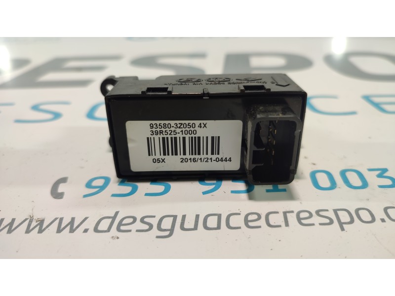 MANDO ELEVALUNAS TRASERO DERECHO 935803Z050  - imagen 2