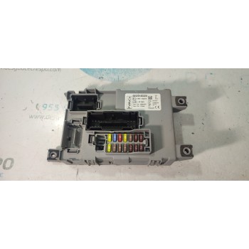 CAJA RELES / FUSIBLES 00520183320 