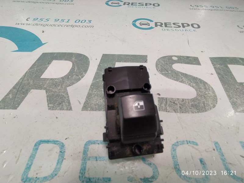 MANDO ELEVALUNAS DELANTERO DERECHO 93575J7000  - imagen 1