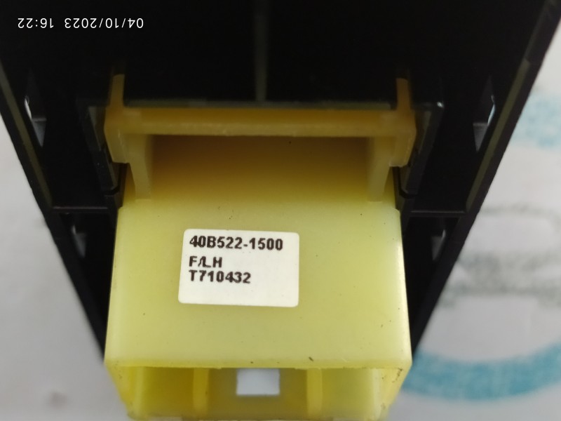 MANDO ELEVALUNAS TRASERO DERECHO 40B5221500  - imagen 2