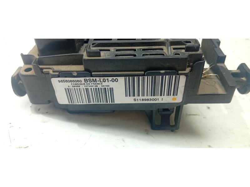 CAJA RELES / FUSIBLES 9656086080  - imagen 2