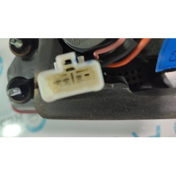 PILOTO TRASERO DERECHO INTERIOR 92404A50  - miniatura 3