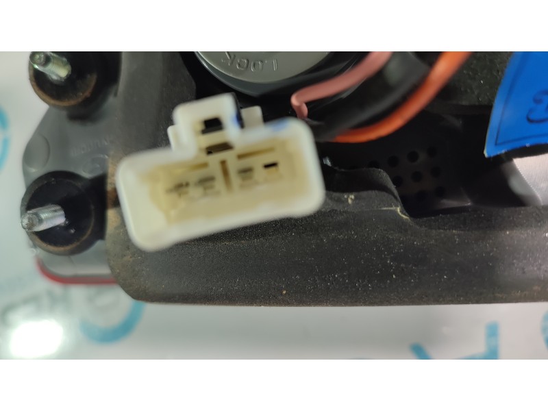 PILOTO TRASERO DERECHO INTERIOR 92404A50  - imagen 3