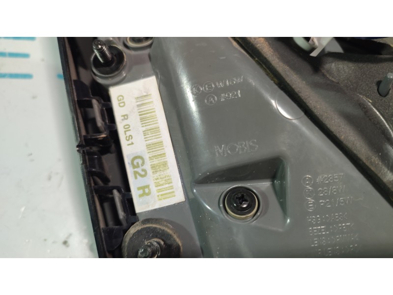 PILOTO TRASERO DERECHO INTERIOR 92404A50  - imagen 4