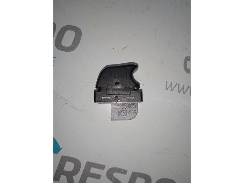 MANDO ELEVALUNAS DELANTERO DERECHO 8K0959855  - imagen 2