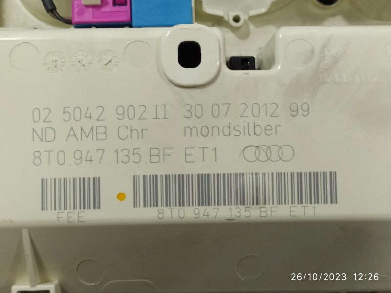 LUZ INTERIOR 8T0947135BF  - imagen 2