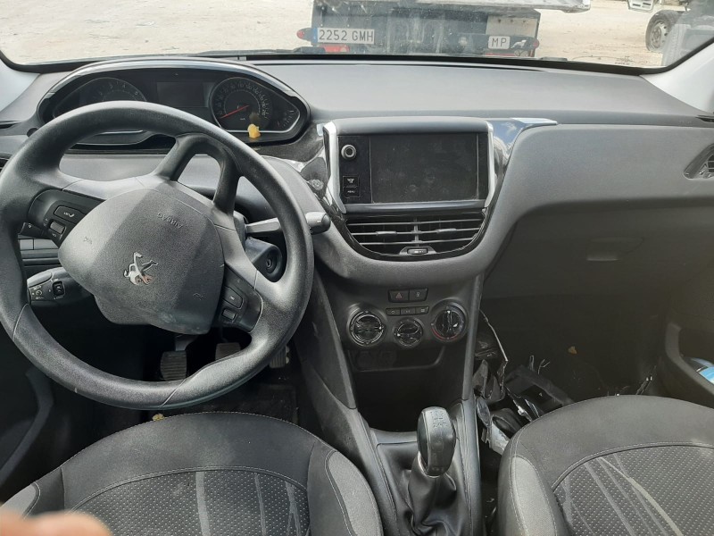 PEUGEOT 208 - imagen 2
