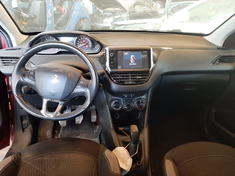 PEUGEOT 208 - imagen 2