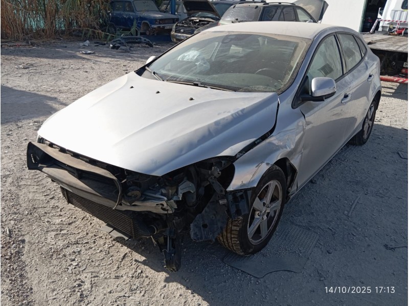 VOLVO V40 - imagen 1
