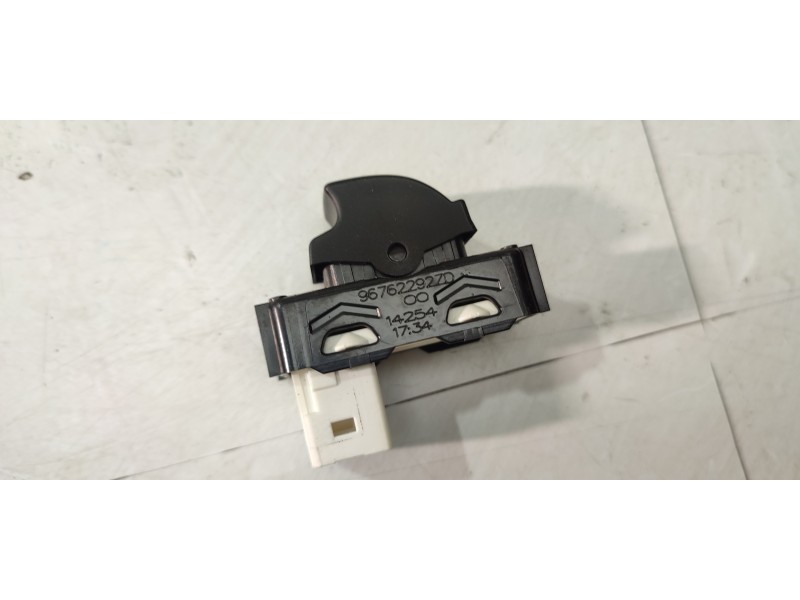 MANDO ELEVALUNAS DELANTERO DERECHO 96762292ZD  - imagen 2