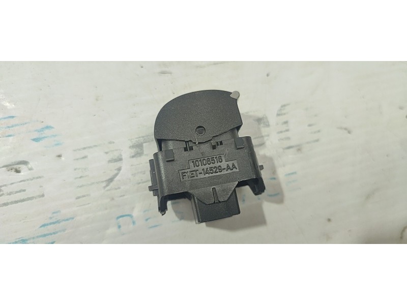 MANDO ELEVALUNAS DELANTERO DERECHO F1ET14529AA  - imagen 2