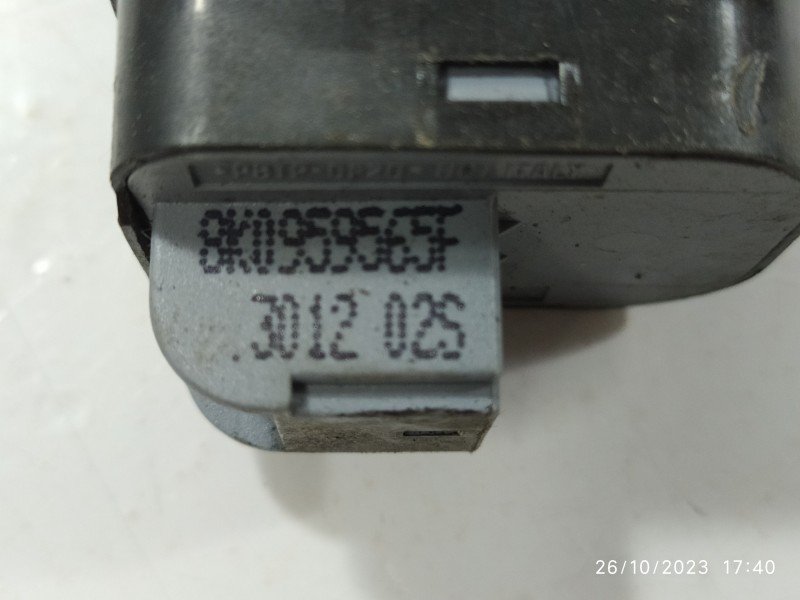 MANDO RETROVISOR 8K0959565F  - imagen 2