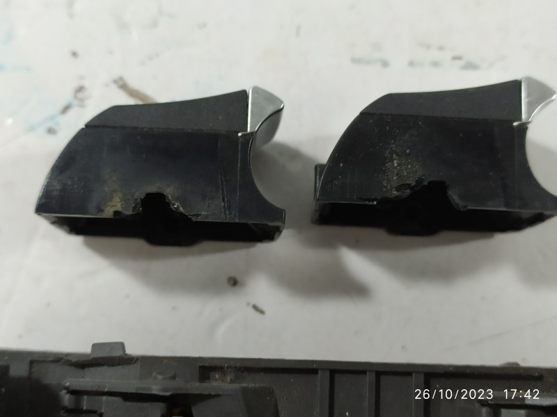 MANDO ELEVALUNAS DELANTERO IZQUIERDO 8K0959851F  - imagen 2