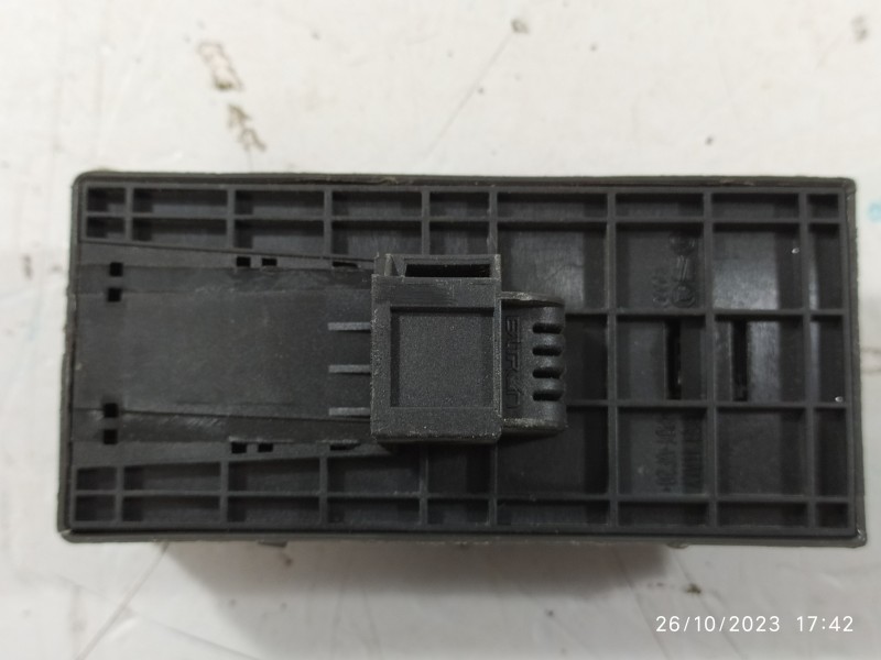 MANDO ELEVALUNAS DELANTERO IZQUIERDO 8K0959851F  - imagen 4