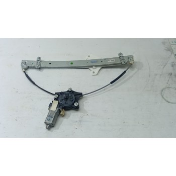 ELEVALUNAS DELANTERO DERECHO 82404B4010 / 82402B4110  - miniatura 1