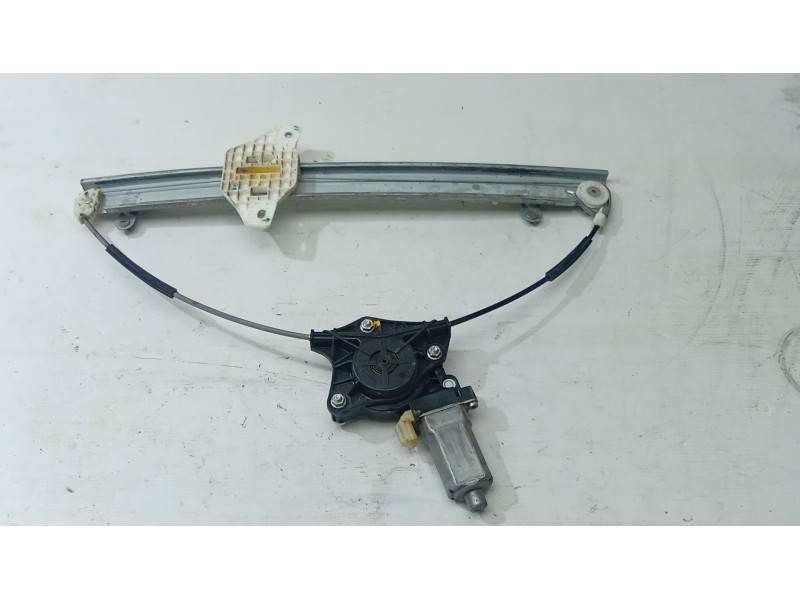 ELEVALUNAS DELANTERO DERECHO 82404B4010 / 82402B4110  - imagen 3