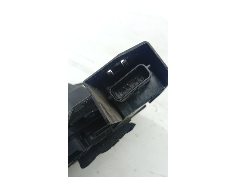 CERRADURA PUERTA DELANTERA DERECHA 805025440R / 805023720R  - imagen 4