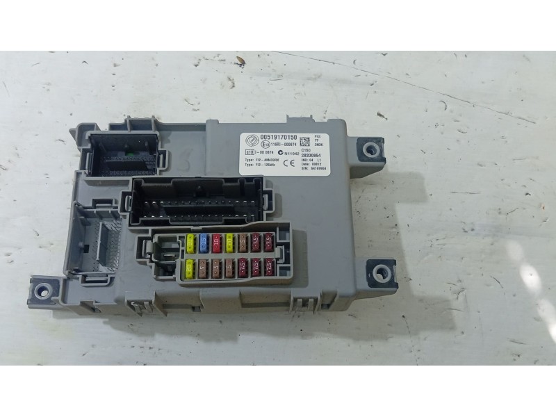 CAJA RELES / FUSIBLES 00519170150 / 28330954  - imagen 1