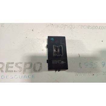 MANDO ELEVALUNAS TRASERO DERECHO 13301888  - miniatura 2