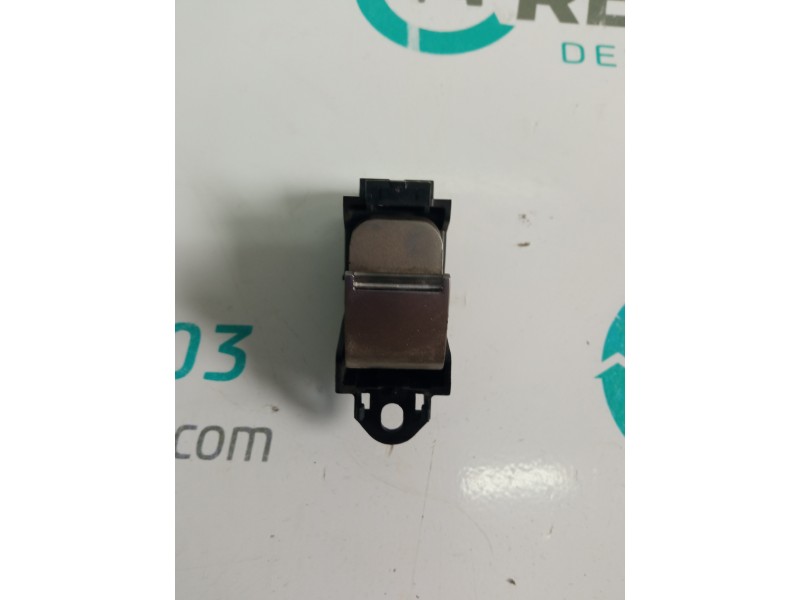 MANDO ELEVALUNAS DELANTERO DERECHO 8X2314717AB  - imagen 1