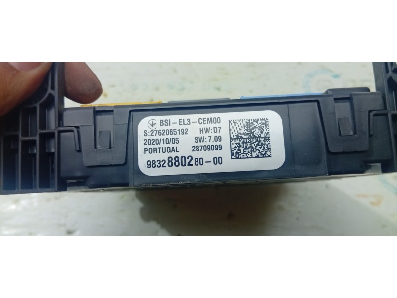 CAJA RELES / FUSIBLES 983288028000  - imagen 2