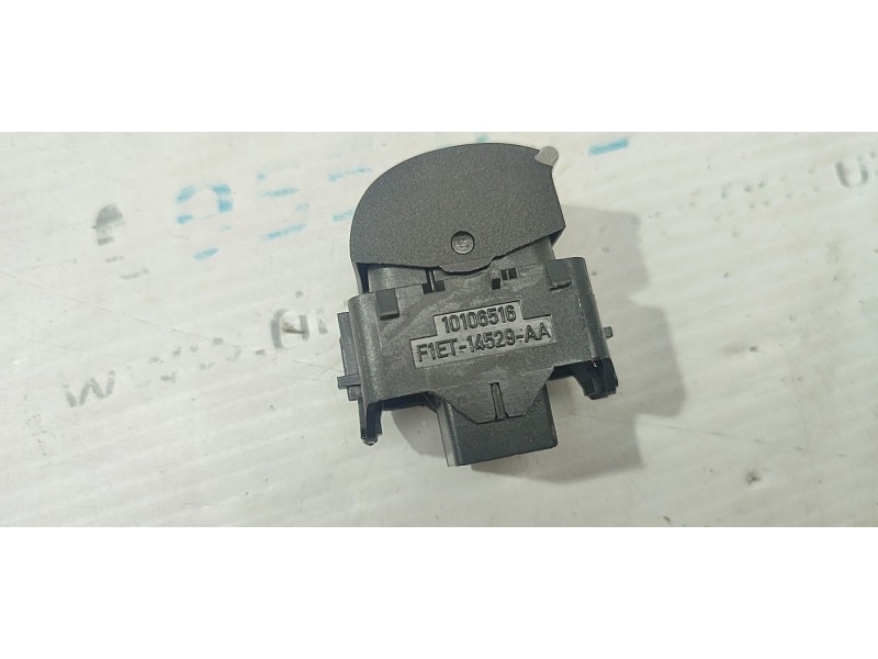 MANDO ELEVALUNAS TRASERO DERECHO F1ET14529AA  - imagen 2