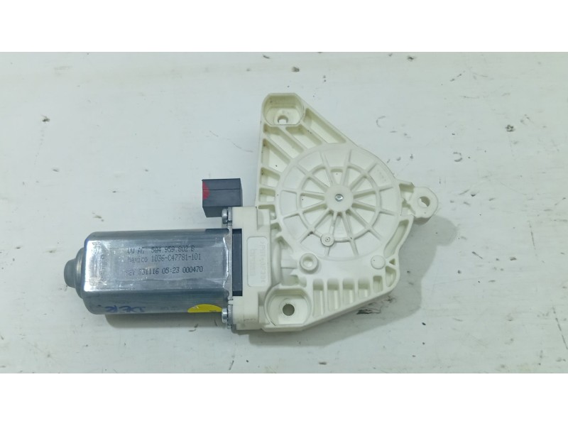 MOTOR ELEVALUNAS DELANTERO DERECHO 5Q4959802B  - imagen 1