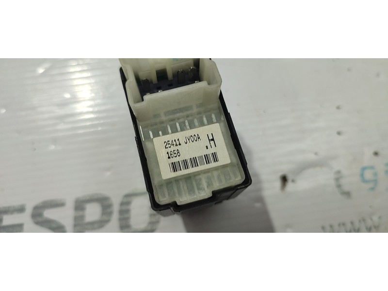 MANDO ELEVALUNAS DELANTERO DERECHO 25411JY00A  - imagen 2