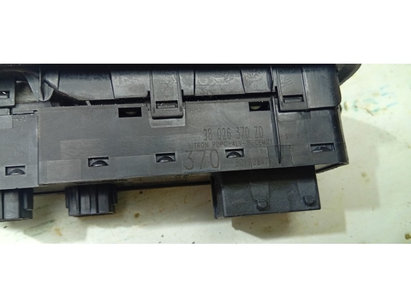 MANDO ELEVALUNAS DELANTERO IZQUIERDO 98026370ZD  - imagen 2