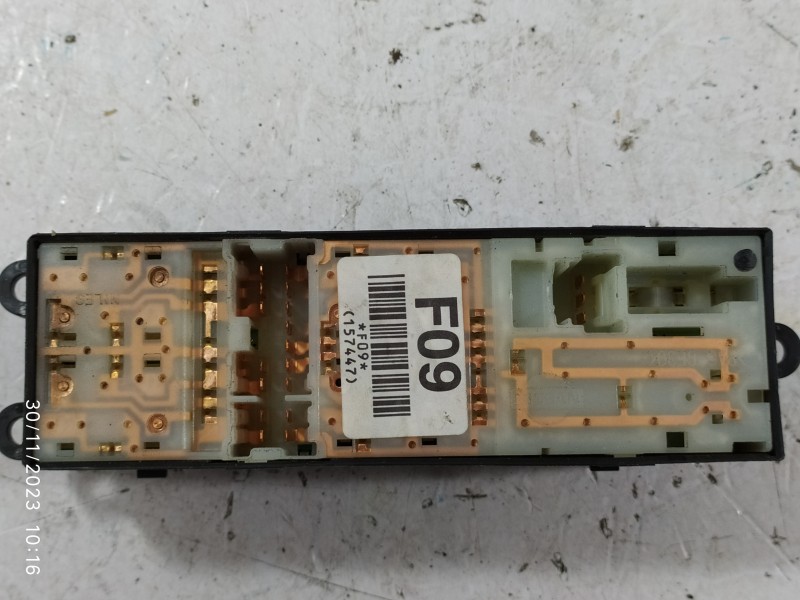 MANDO ELEVALUNAS DELANTERO IZQUIERDO 157447  - imagen 2