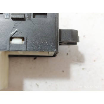 MANDO ELEVALUNAS DELANTERO DERECHO 8903Z  - miniatura 2