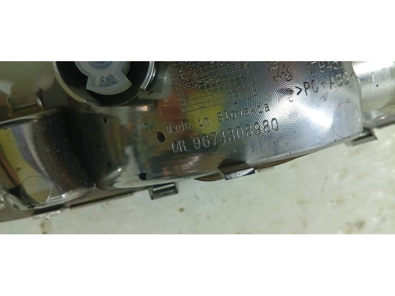 PILOTO TRASERO CENTRAL 9674308980  - imagen 4