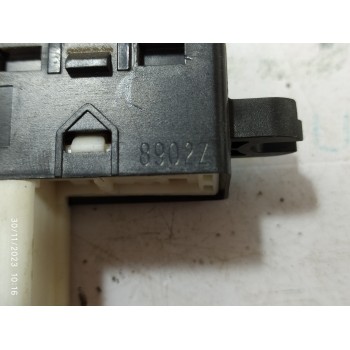 MANDO ELEVALUNAS TRASERO DERECHO 8902Z  - miniatura 2