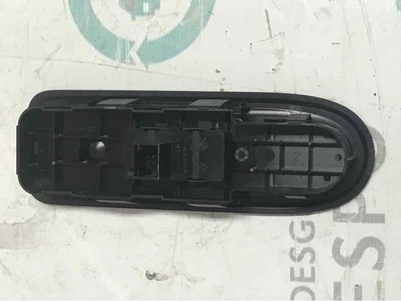 MANDO ELEVALUNAS DELANTERO DERECHO 96565184XT  - imagen 2