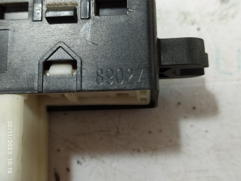 MANDO ELEVALUNAS TRASERO IZQUIERDO 8902Z  - imagen 2