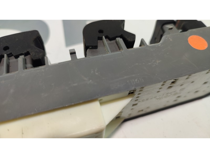 MANDO ELEVALUNAS DELANTERO IZQUIERDO 0541D65  - imagen 3