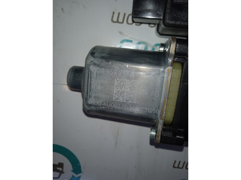 MOTOR ELEVALUNAS TRASERO DERECHO 5Q0959812A  - imagen 3