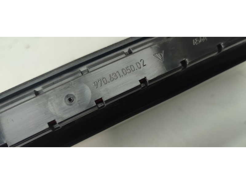 LUZ CENTRAL DE FRENO 97063105002  - imagen 2