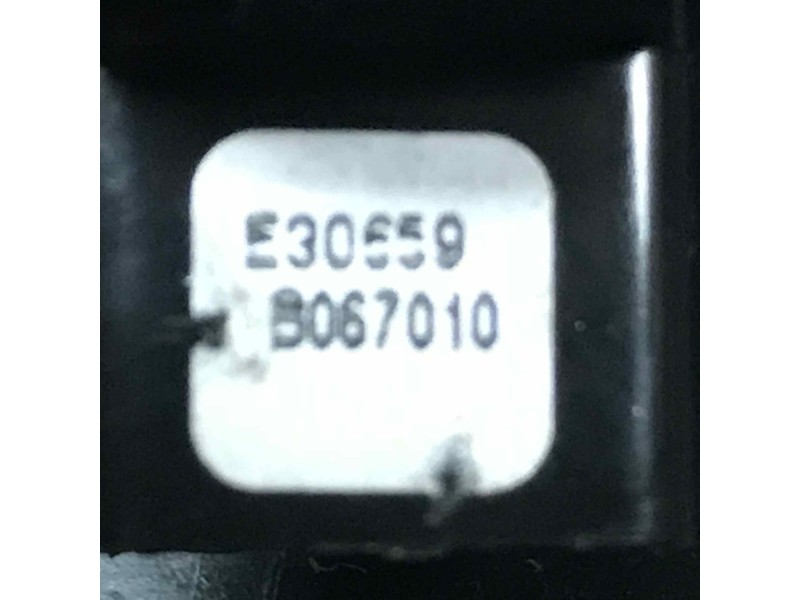 MANDO ELEVALUNAS DELANTERO DERECHO E30659  - imagen 2