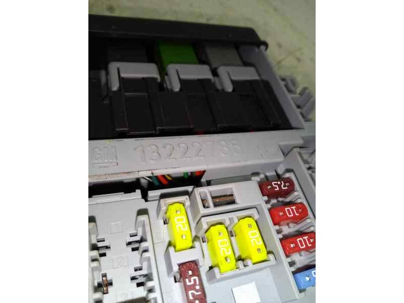 CAJA RELES / FUSIBLES 13222786  - imagen 3